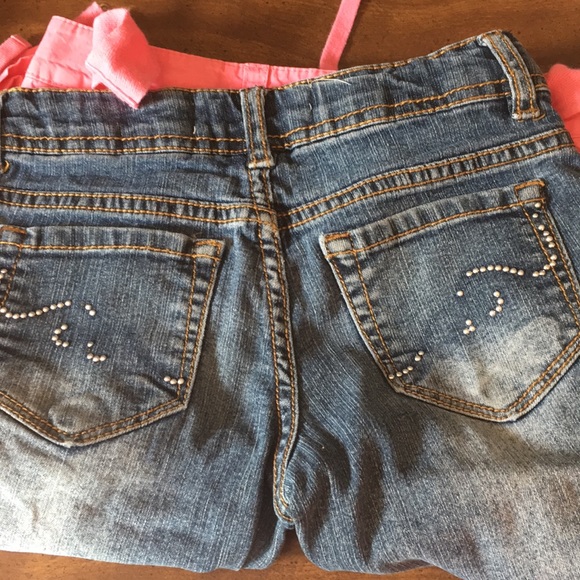 Old Navy sz 7 capris and Squeeze sz 7 denim capris - Picture 5 of 5